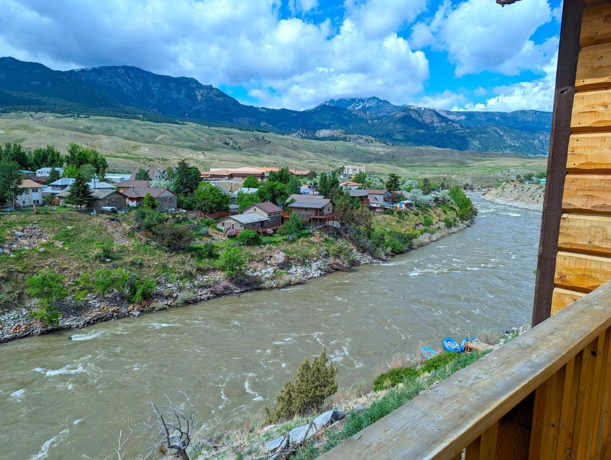 Yellowstone Treasure Guesthouses On The River การ์ดีเนอร์ ภายนอก รูปภาพ