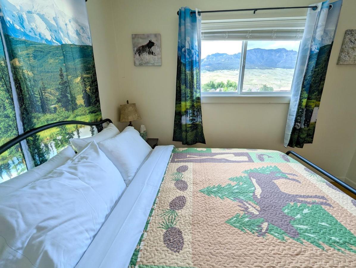 Yellowstone Treasure Guesthouses On The River การ์ดีเนอร์ ภายนอก รูปภาพ