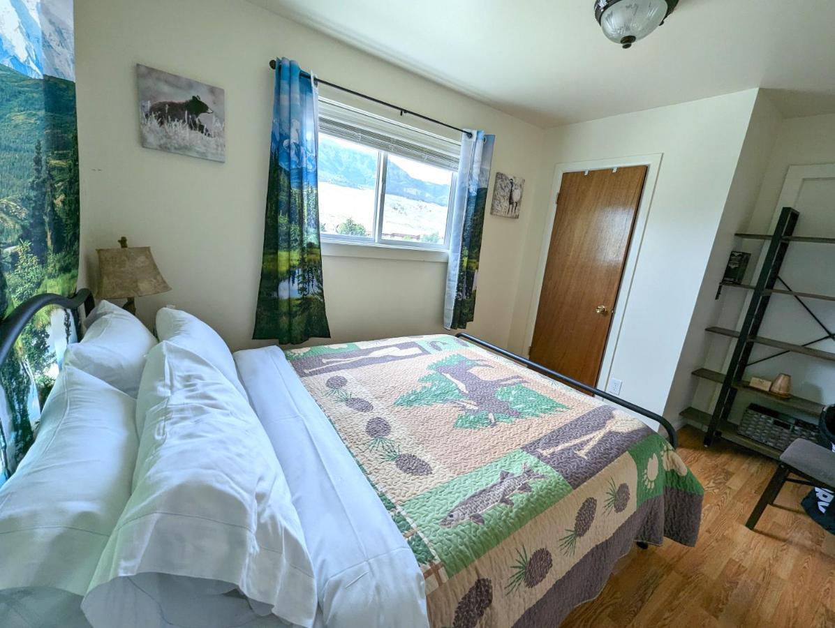 Yellowstone Treasure Guesthouses On The River การ์ดีเนอร์ ภายนอก รูปภาพ