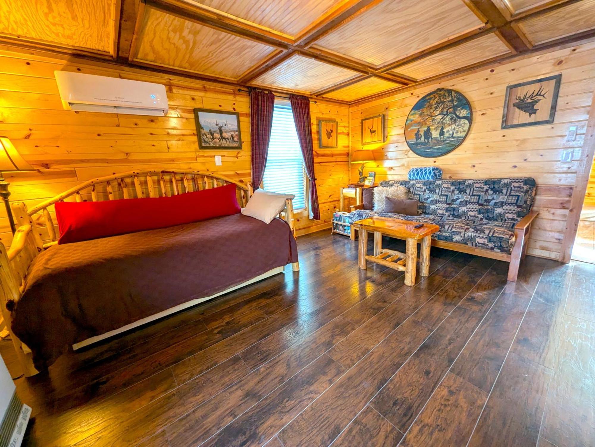 Yellowstone Treasure Guesthouses On The River การ์ดีเนอร์ ภายนอก รูปภาพ