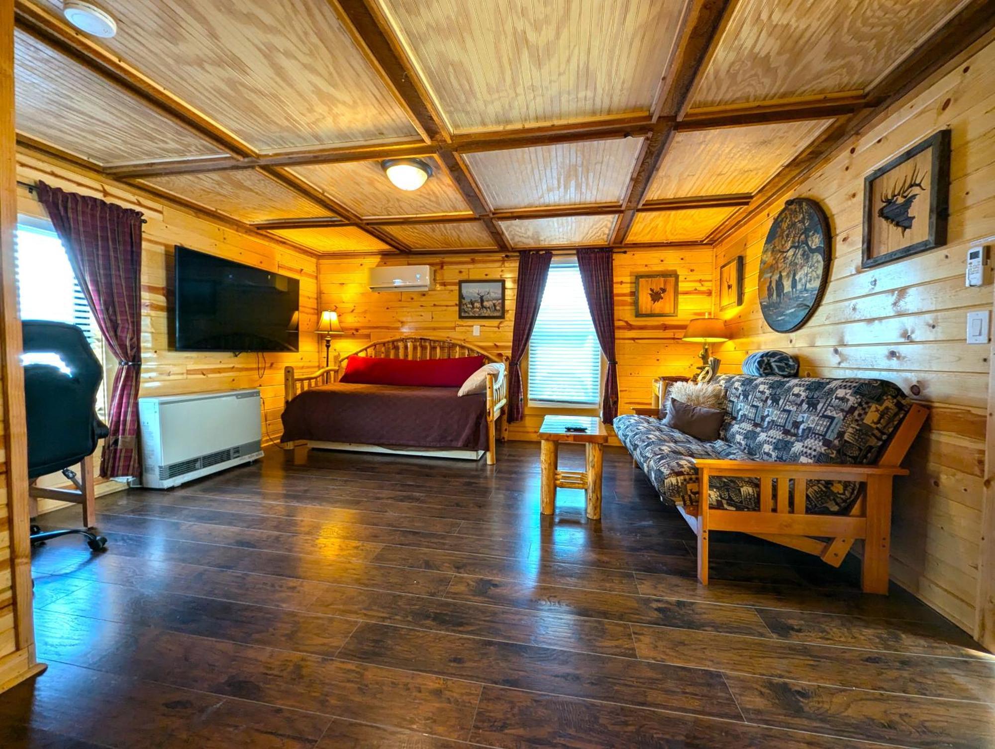 Yellowstone Treasure Guesthouses On The River การ์ดีเนอร์ ภายนอก รูปภาพ