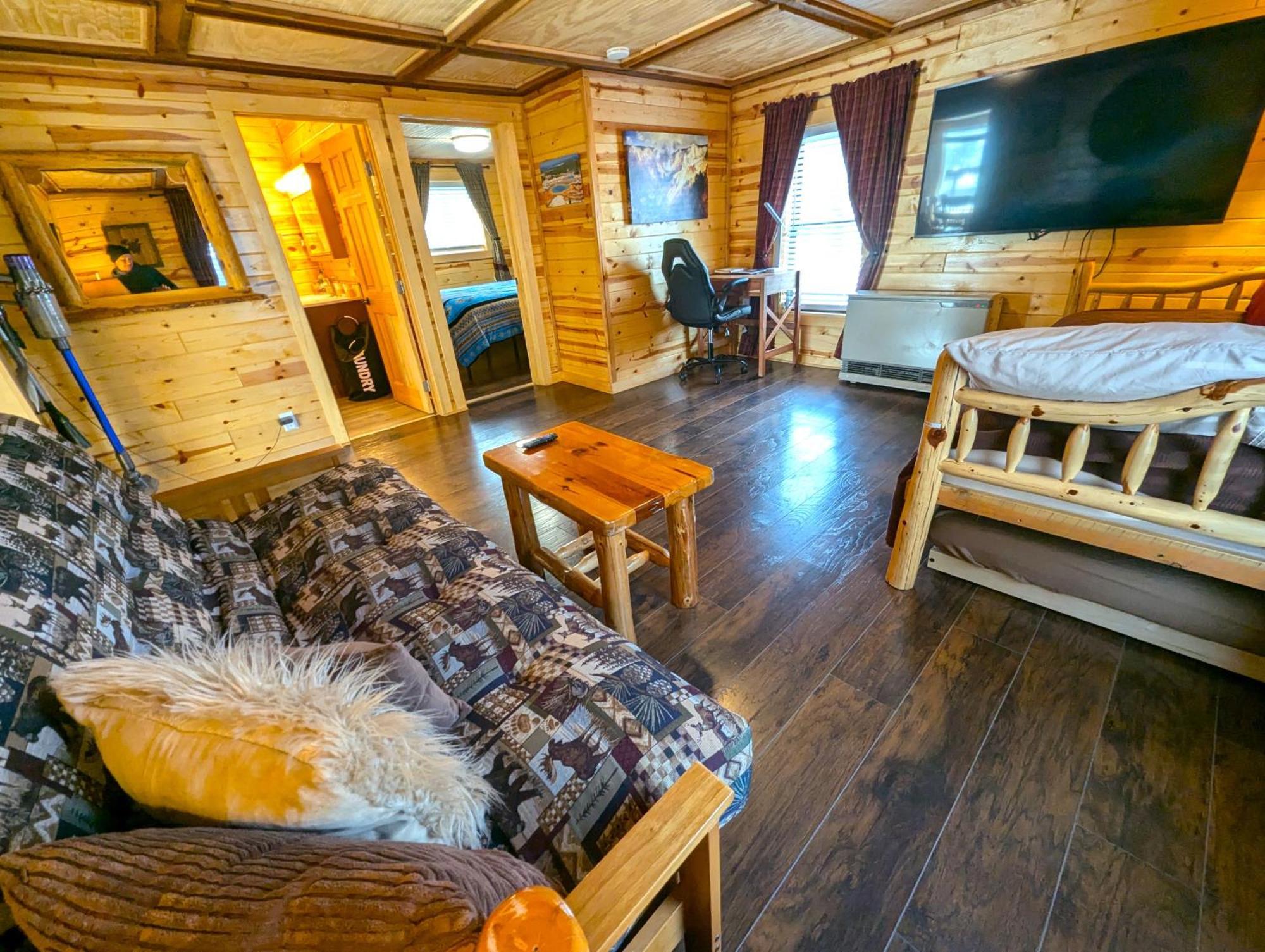 Yellowstone Treasure Guesthouses On The River การ์ดีเนอร์ ภายนอก รูปภาพ