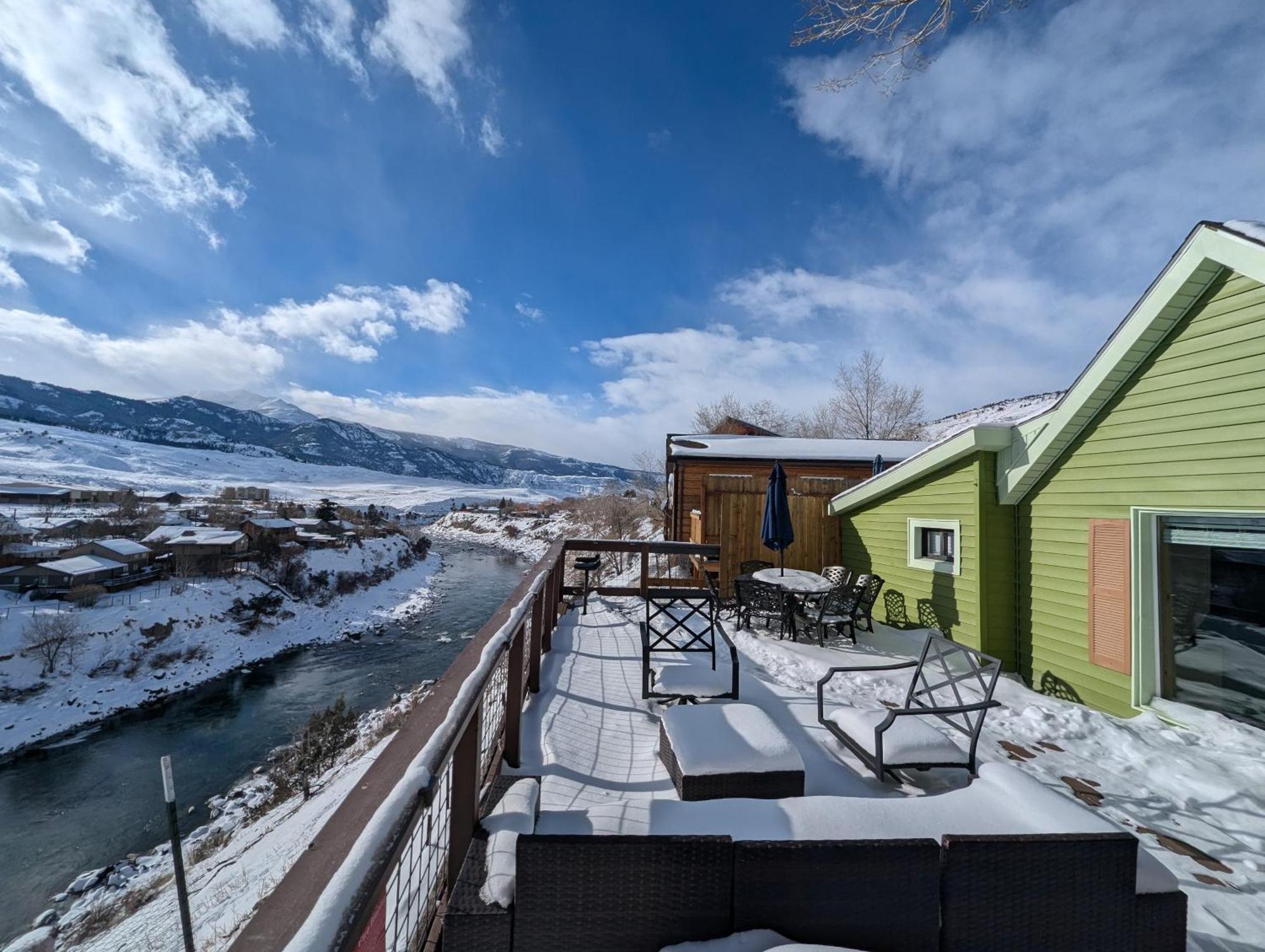 Yellowstone Treasure Guesthouses On The River การ์ดีเนอร์ ภายนอก รูปภาพ