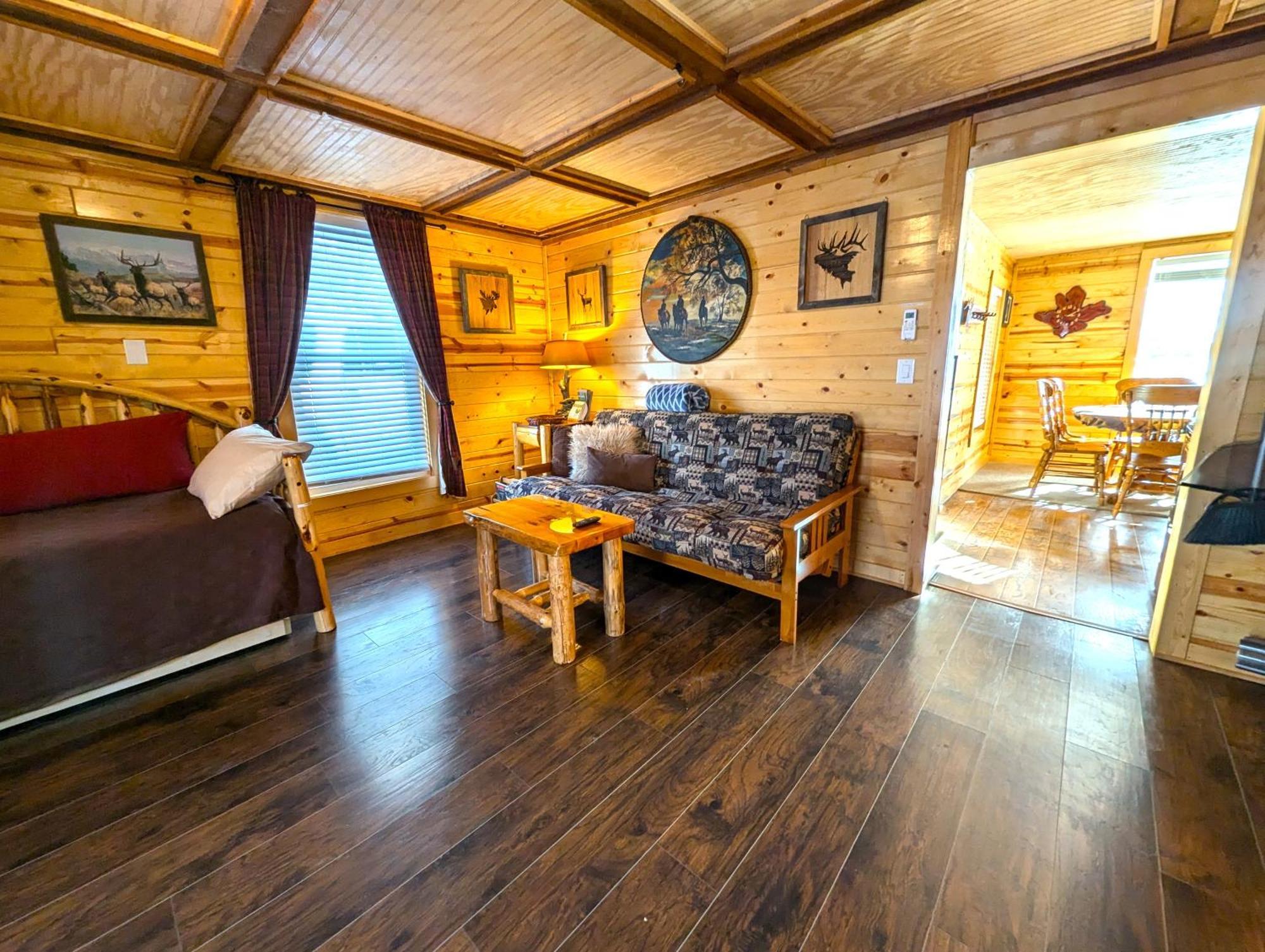 Yellowstone Treasure Guesthouses On The River การ์ดีเนอร์ ภายนอก รูปภาพ