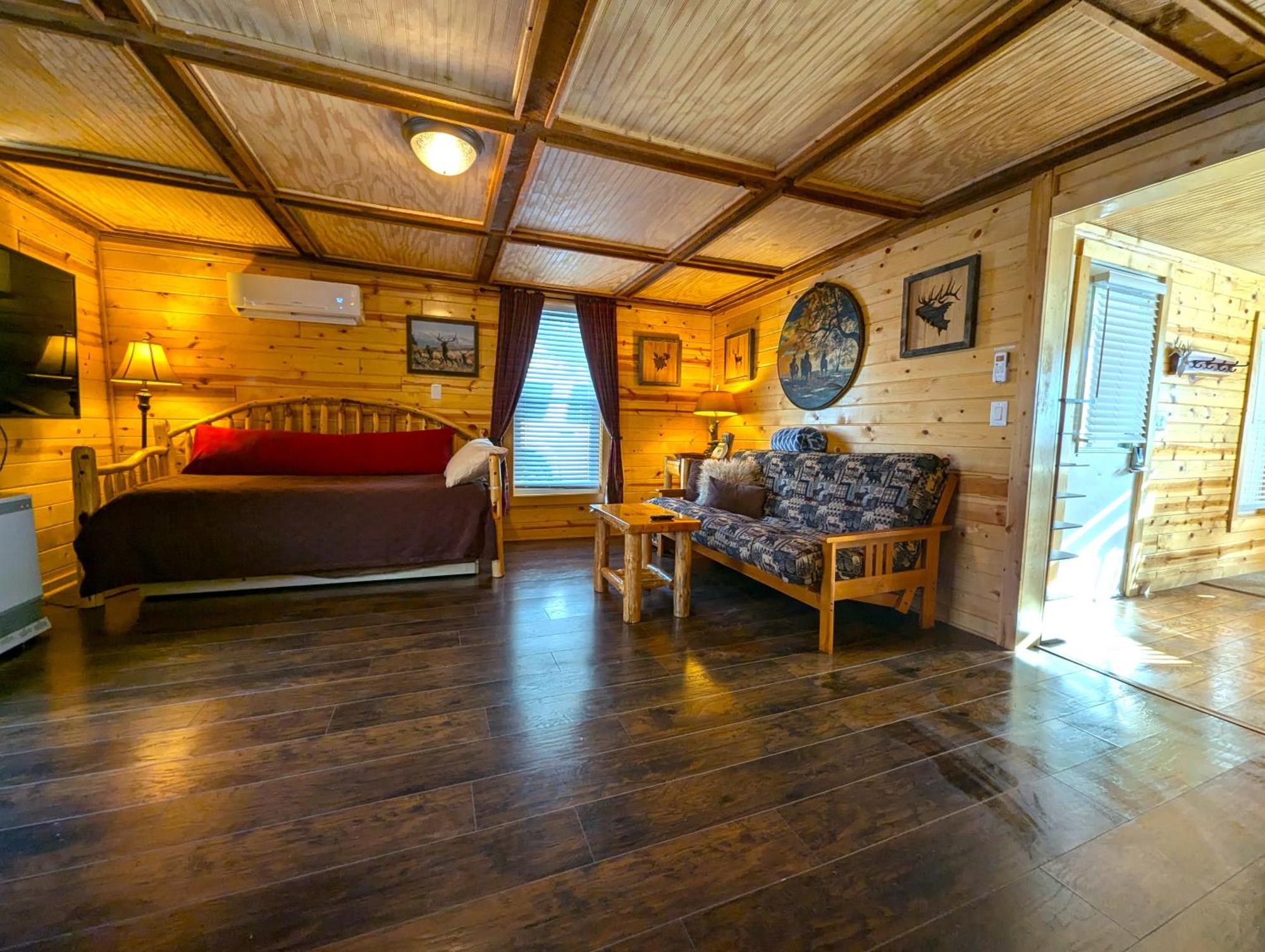 Yellowstone Treasure Guesthouses On The River การ์ดีเนอร์ ภายนอก รูปภาพ