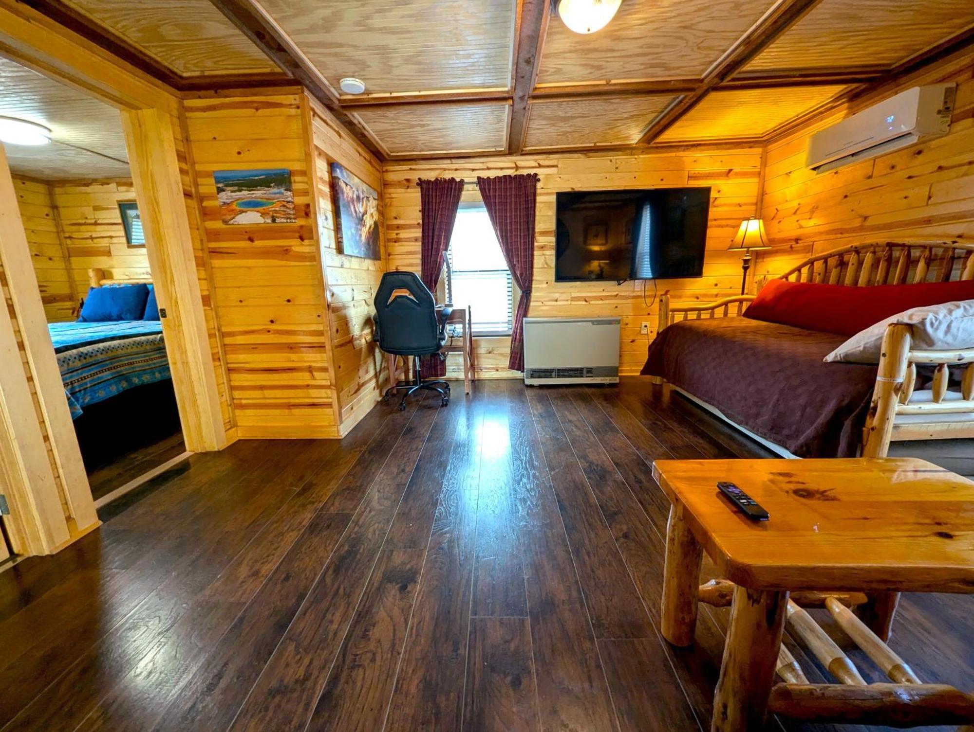 Yellowstone Treasure Guesthouses On The River การ์ดีเนอร์ ภายนอก รูปภาพ