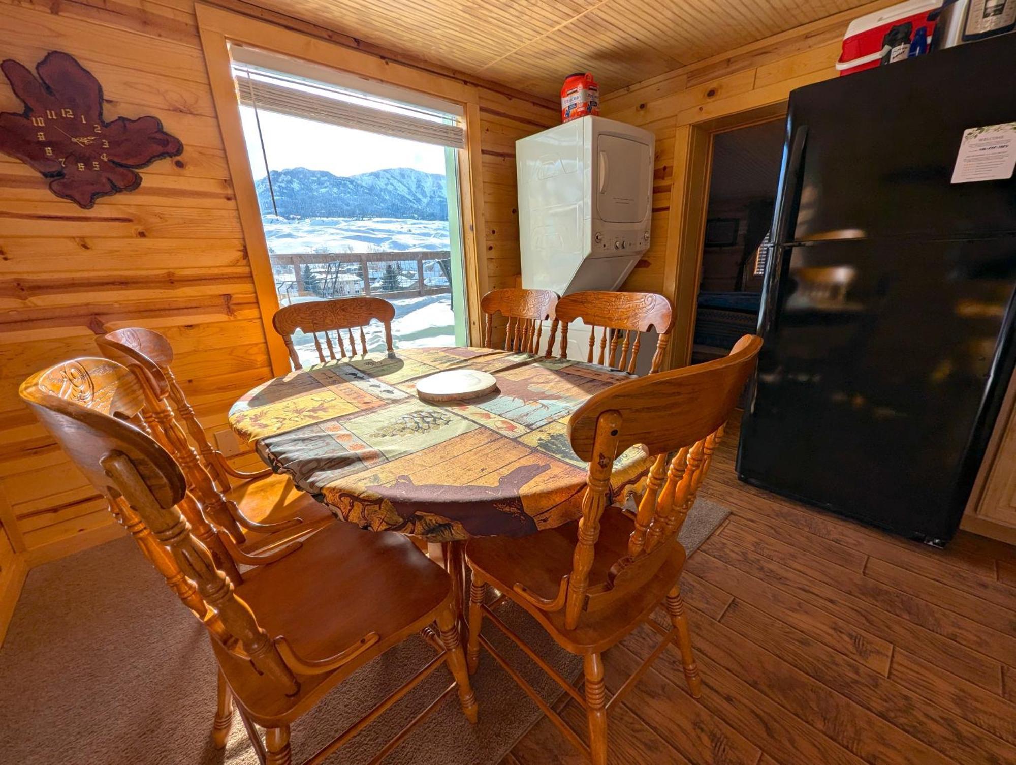 Yellowstone Treasure Guesthouses On The River การ์ดีเนอร์ ภายนอก รูปภาพ